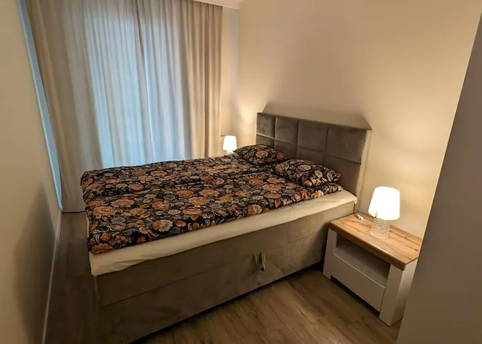 Leomar, Bezkontaktowe Zameldowanie, Darmowy Parking Poznań